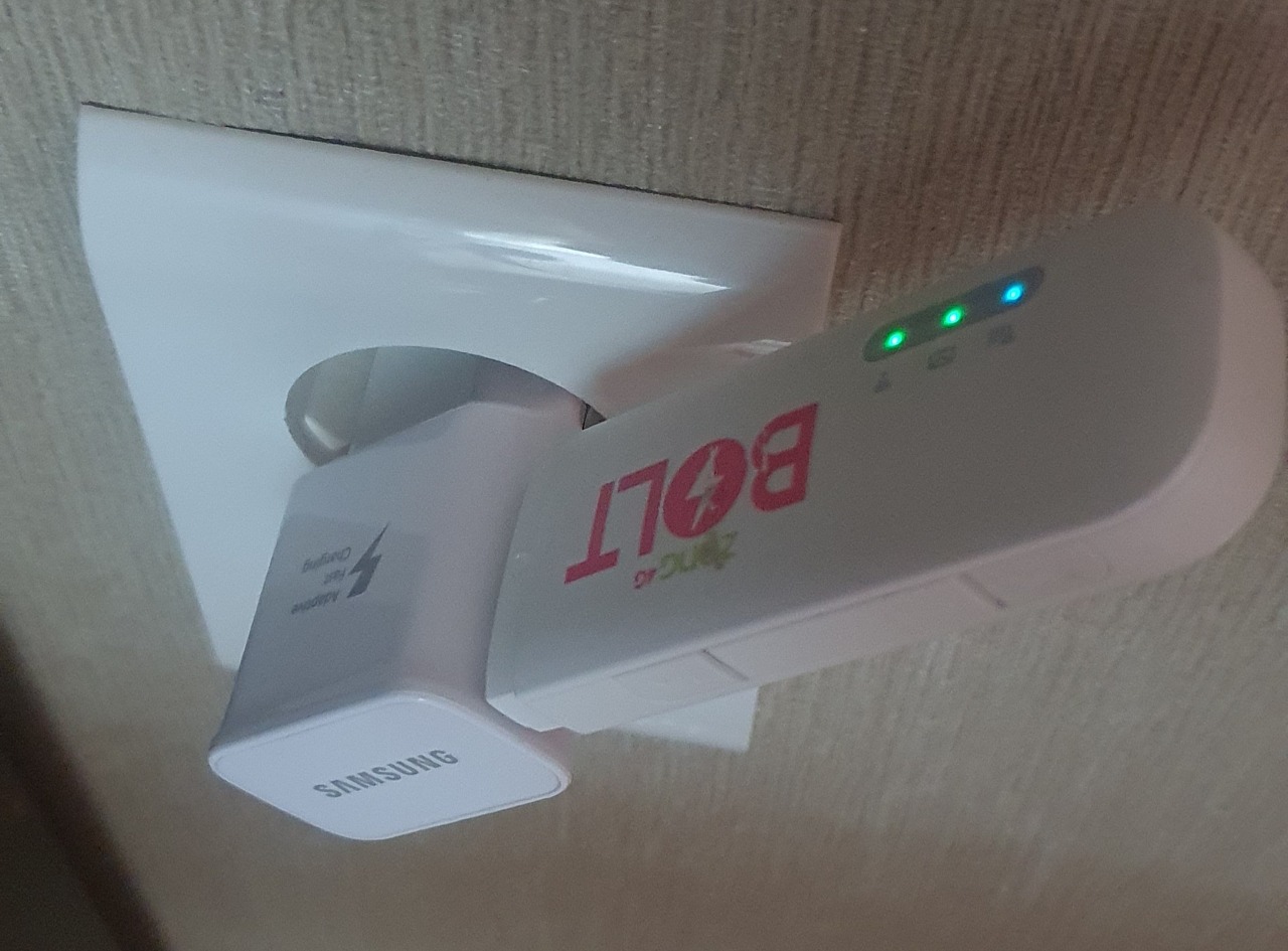 콘센트에 꽂아서 LTE 모뎀 사용