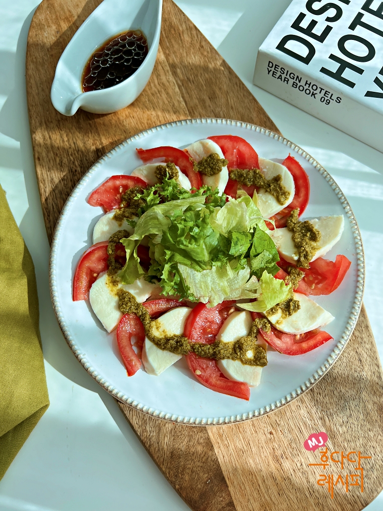 카프레제 샐러드 토마토카프레제 샐러드바질페스토 7
