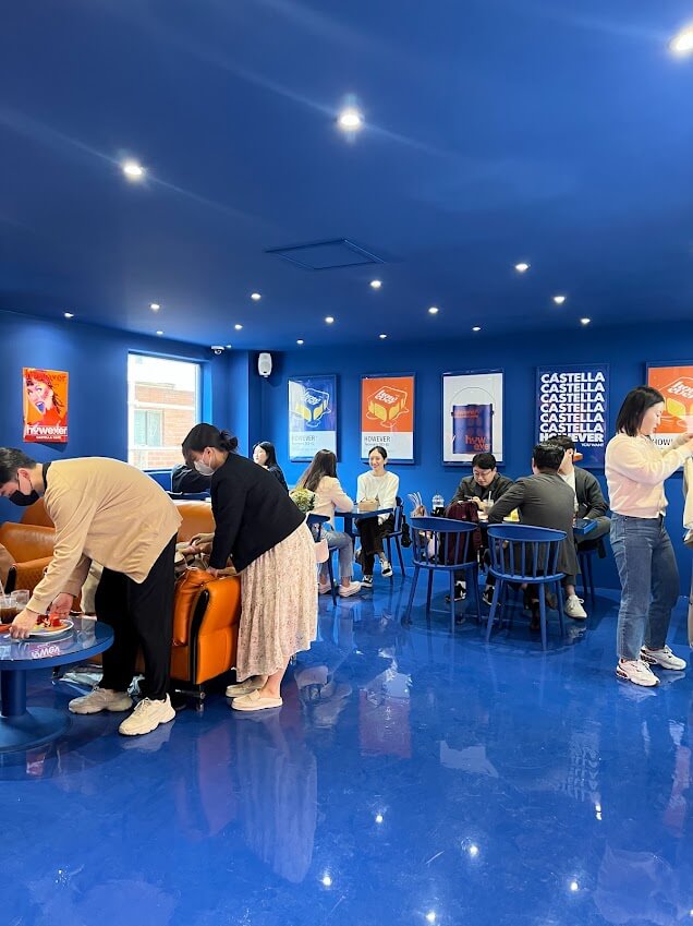 하우에버 2층 내부