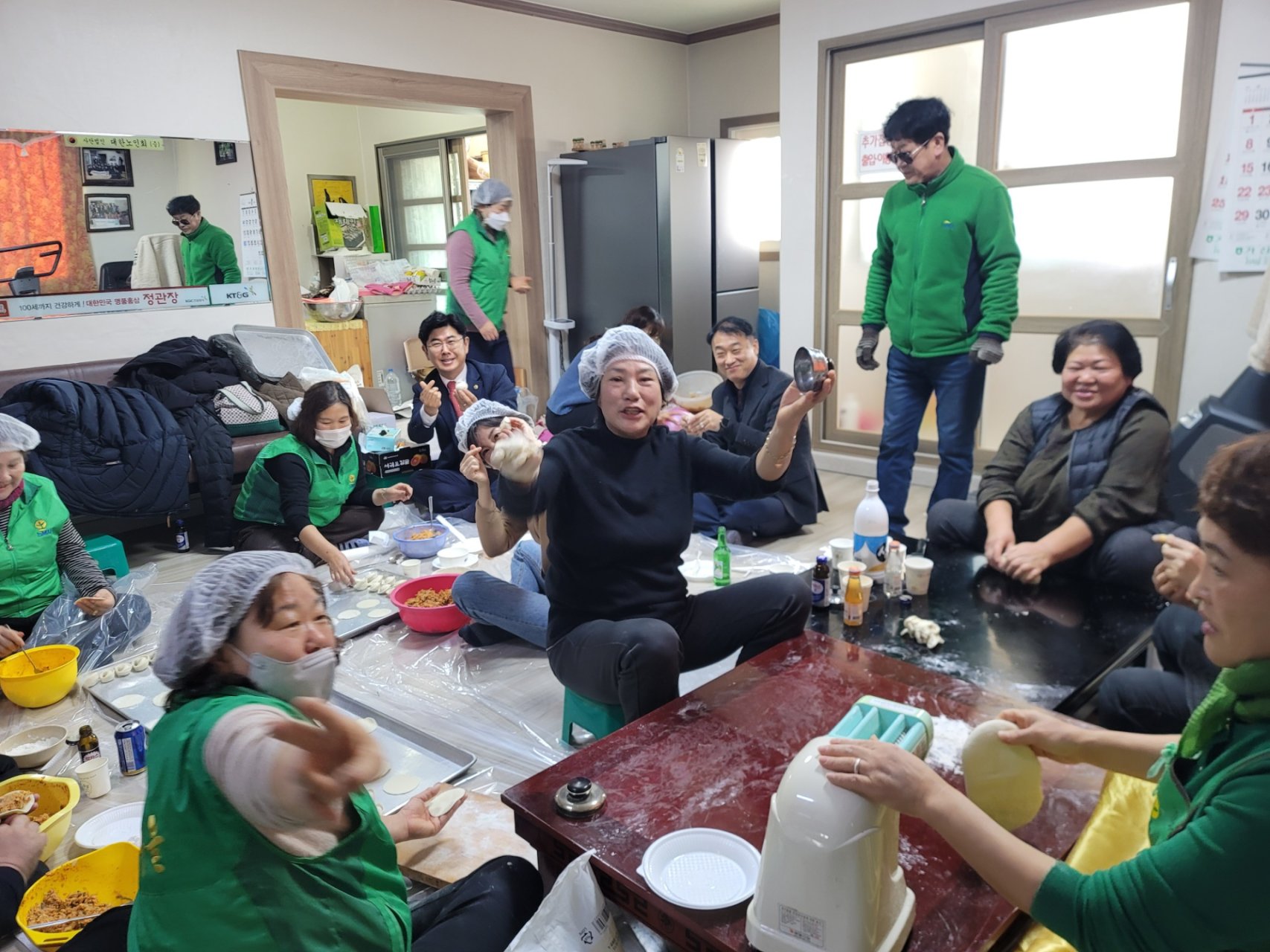  가산면 새마을부녀회(면회장 김성예) 만두빚기 봉사