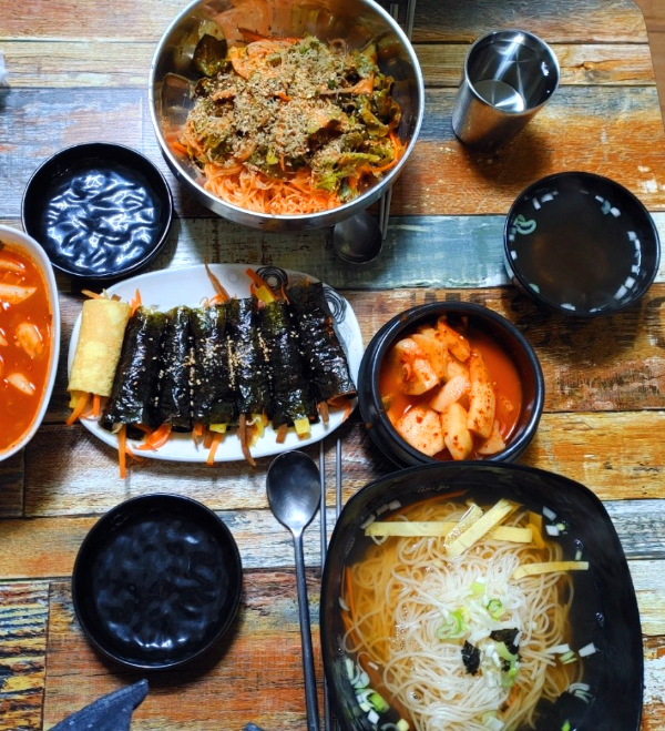 Samjunginekkomagimbap (삼중이네꼬마김밥) 1
