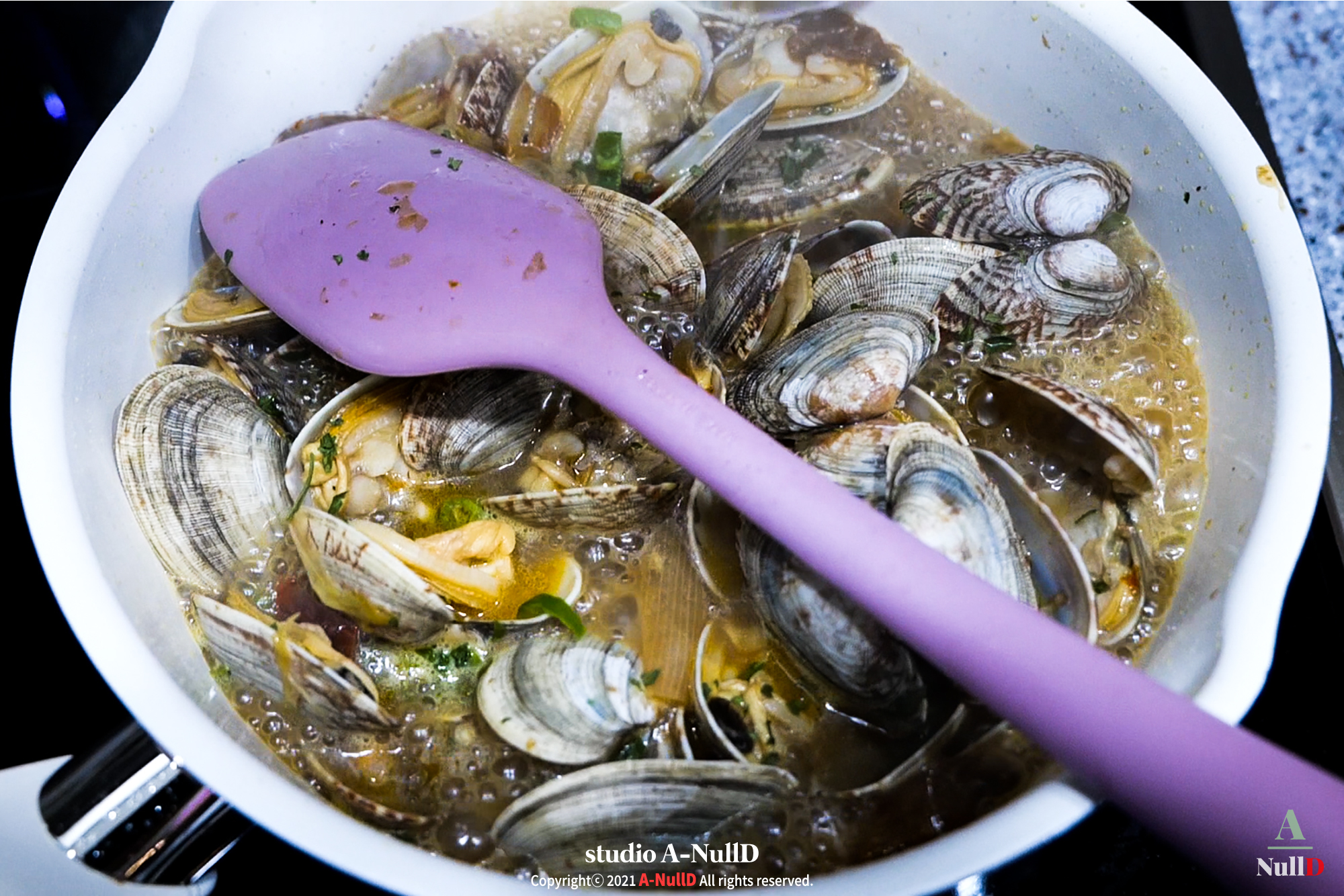  손쉬운 바지락 술찜! 칼칼한 맛으로... :) 손쉬운 요리!