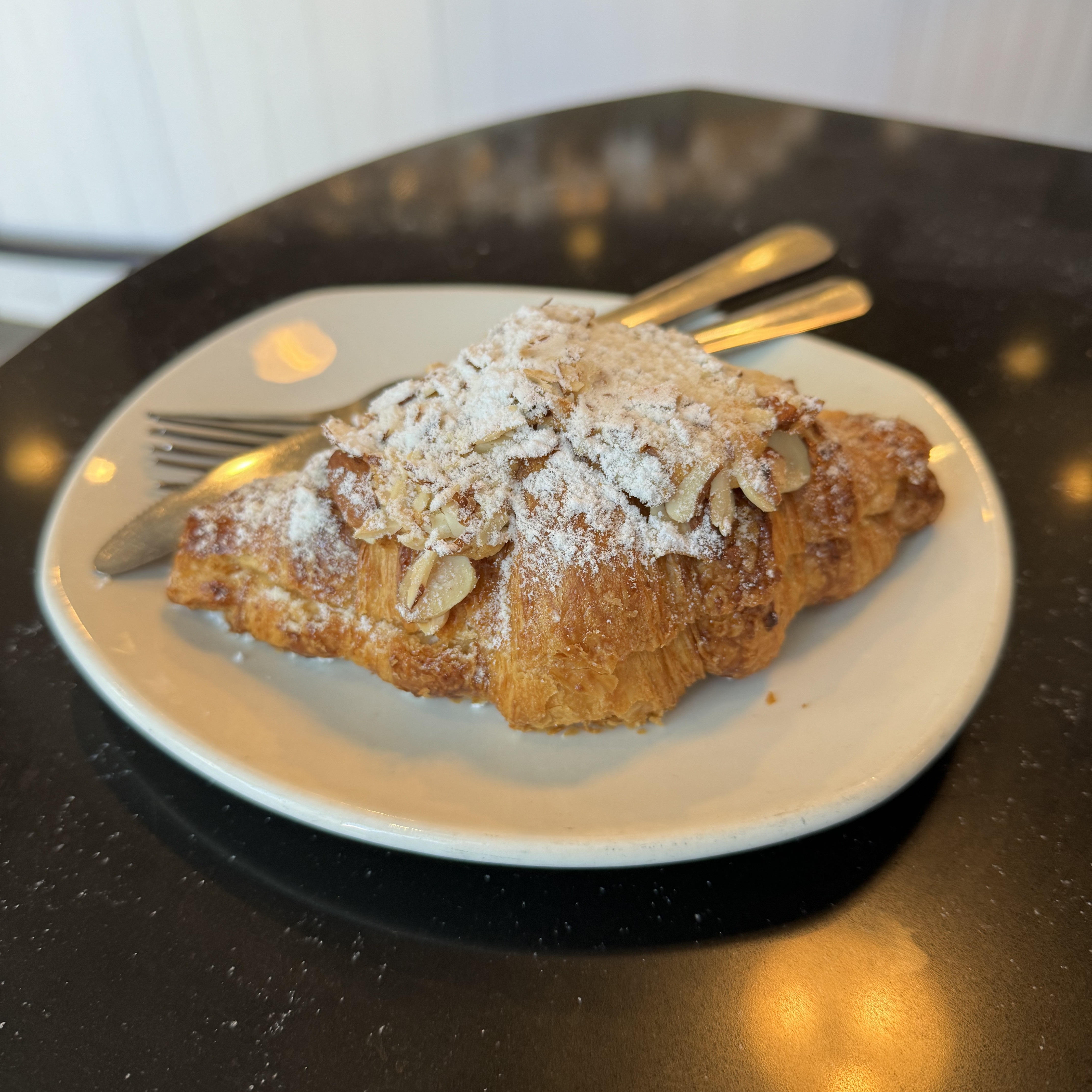 수크레 Sucre 아몬드 크로아상