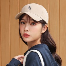  이런 스타일의 모자는 어떠세요 ? Let's See....