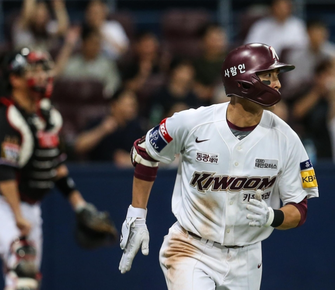 이정후 100안타, KBO 최연소 7시즌 연속 달성! - 이정후 100안타, KBO 최연소 7시즌 연속 달성! 이정후 100안타, KBO 최연소 7시즌 연속 달성! - 이정후 100안타, KBO 최연소 7시즌 연속 달성!