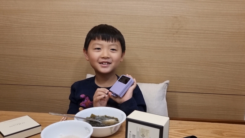  z플립중고 자급제폰으로 키즈폰 생일선물!