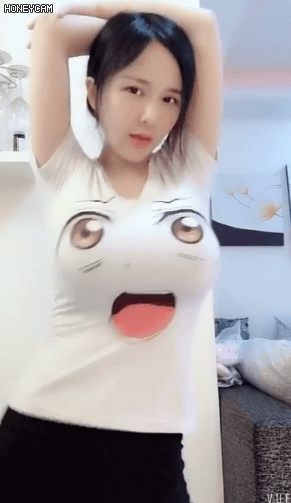  ㅎㅂ) 너무 놀란 표정의 티셔츠 gif