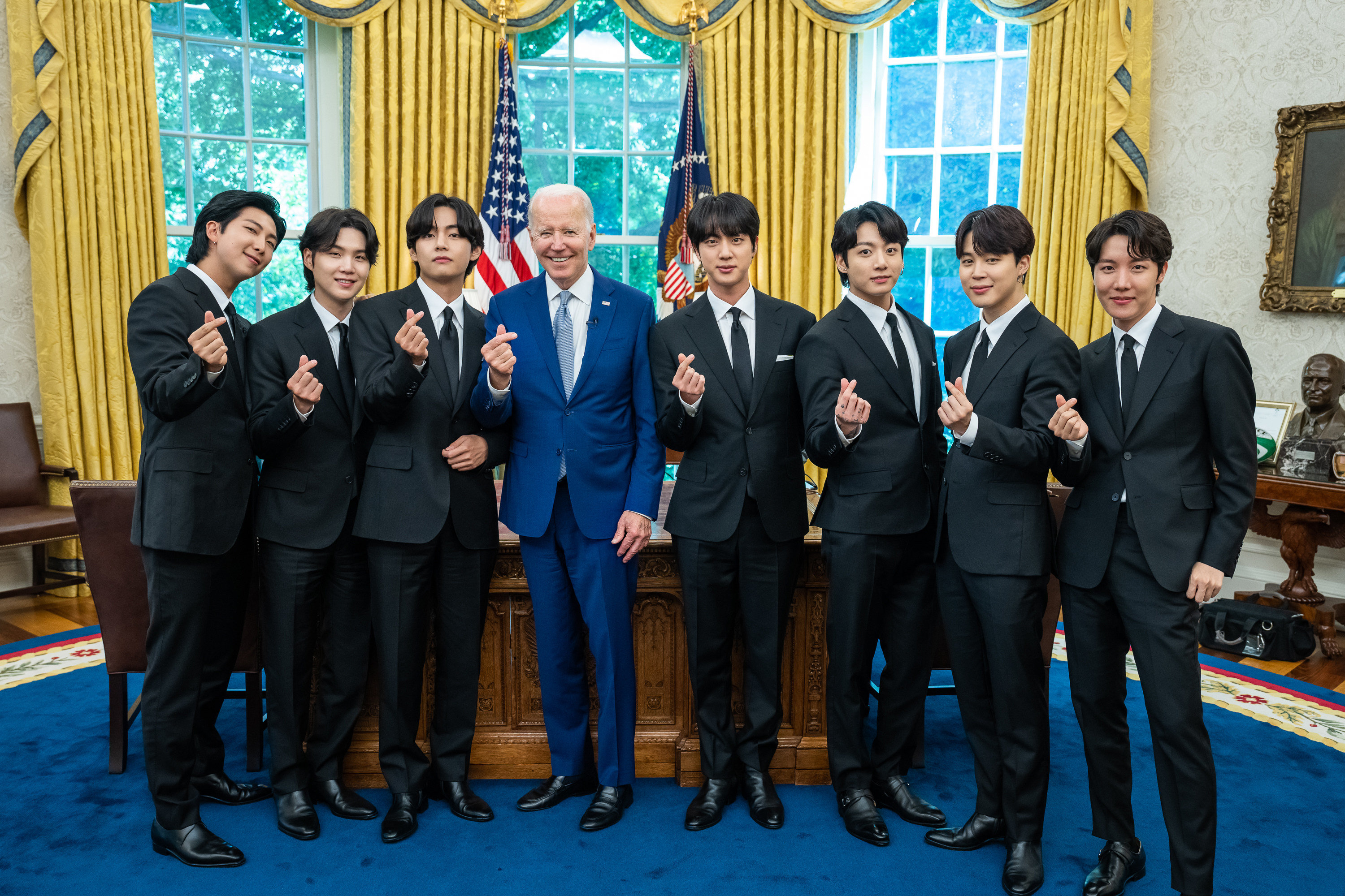  BTS 만난 자리서 '버터' 틀며 분위기 띄운 바이든 "여러분 하는 일이 큰 변화 만들어"