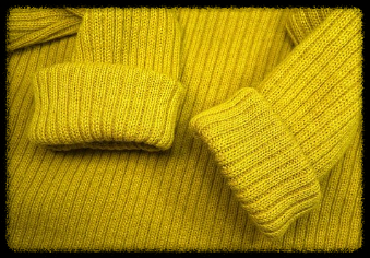 노란색 스웨터. 출처 : 픽사베이
