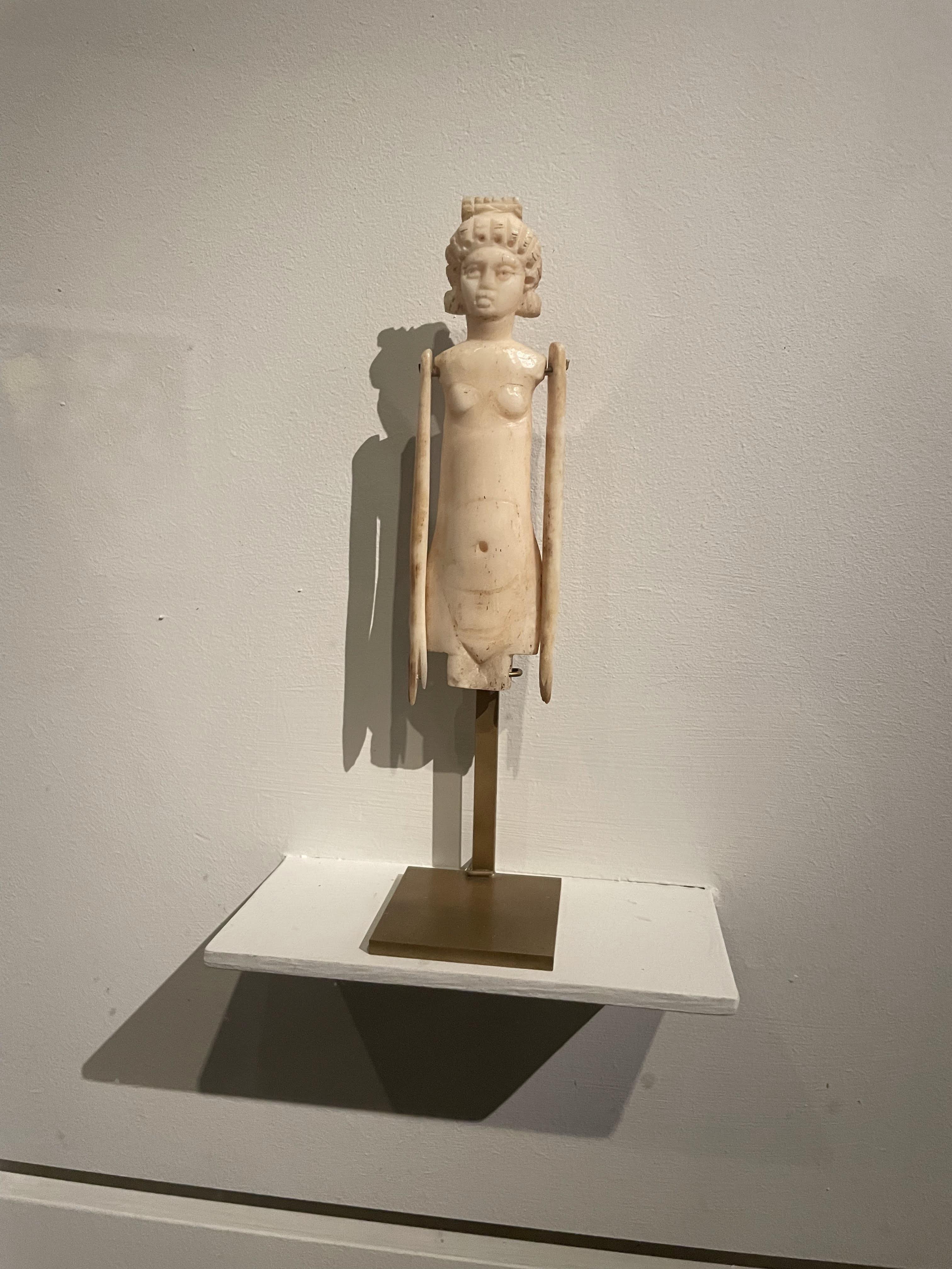 사물들, 루브르박물관 전시회, 38