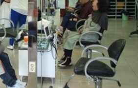  머리 자르는 꿈,미용실 가는 꿈, 머리하는 꿈, 머리 염색하는 꿈 해몽 입니다.