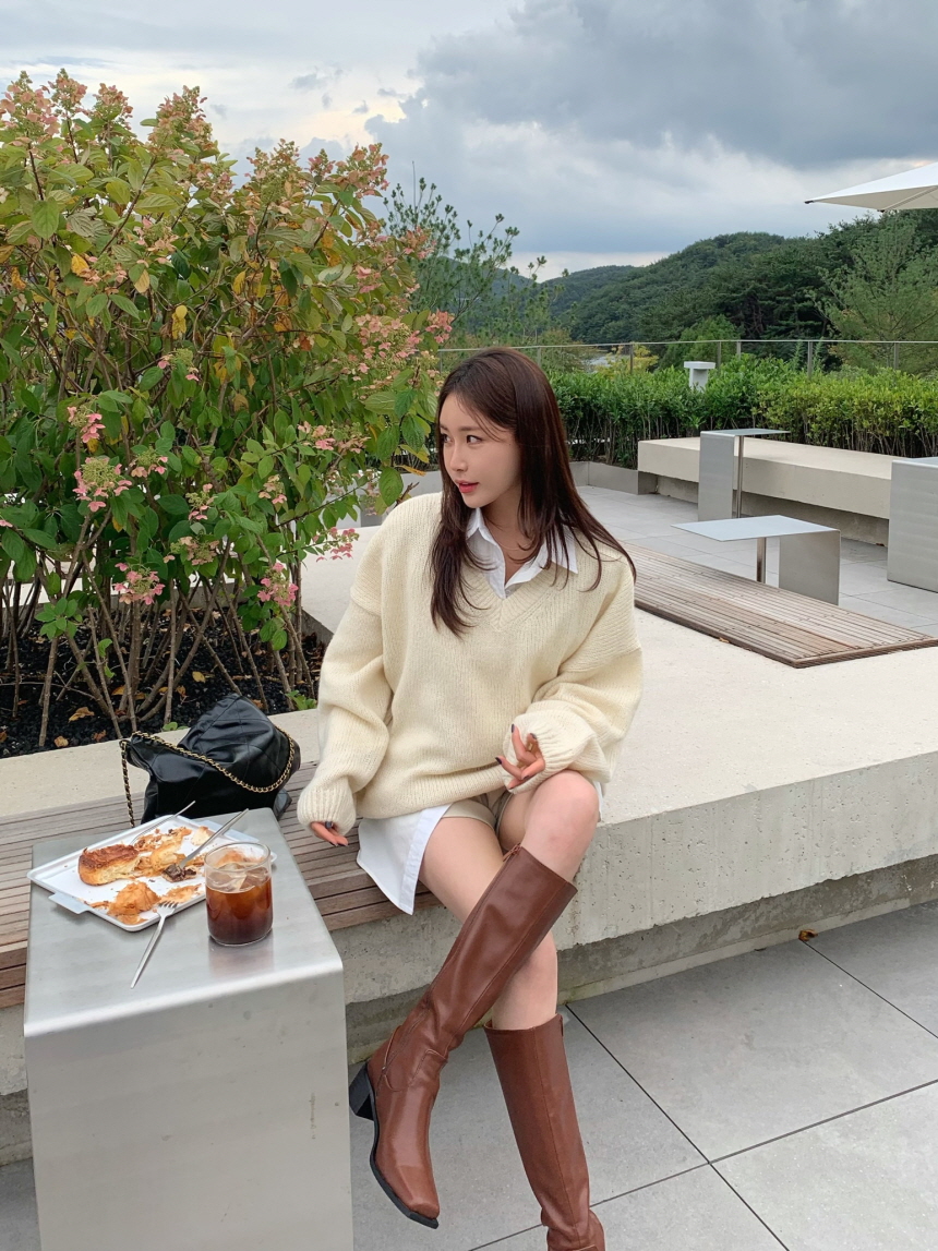 알파카 여리 오버핏 브이넥 니트