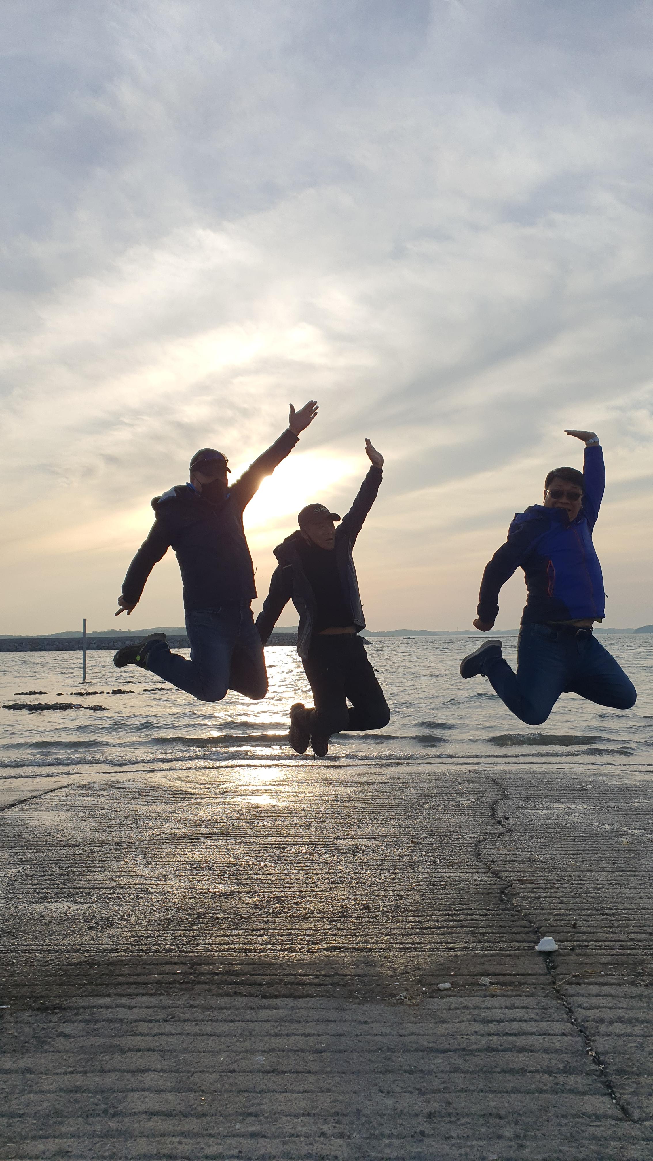  [사진] 서산 간월암 여행 중 간월도 선착장에서 세남자가 노는법