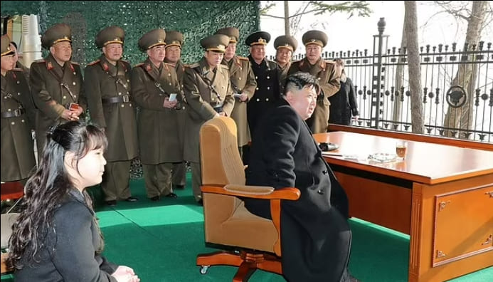 &#39;김정은&#39; 구글 검색 북한 비밀 10국 요원...총살형 앞두고 있어 North Korean agent faces the firing squad after he was caught &#39;googling&#39; Kim Jong Un
