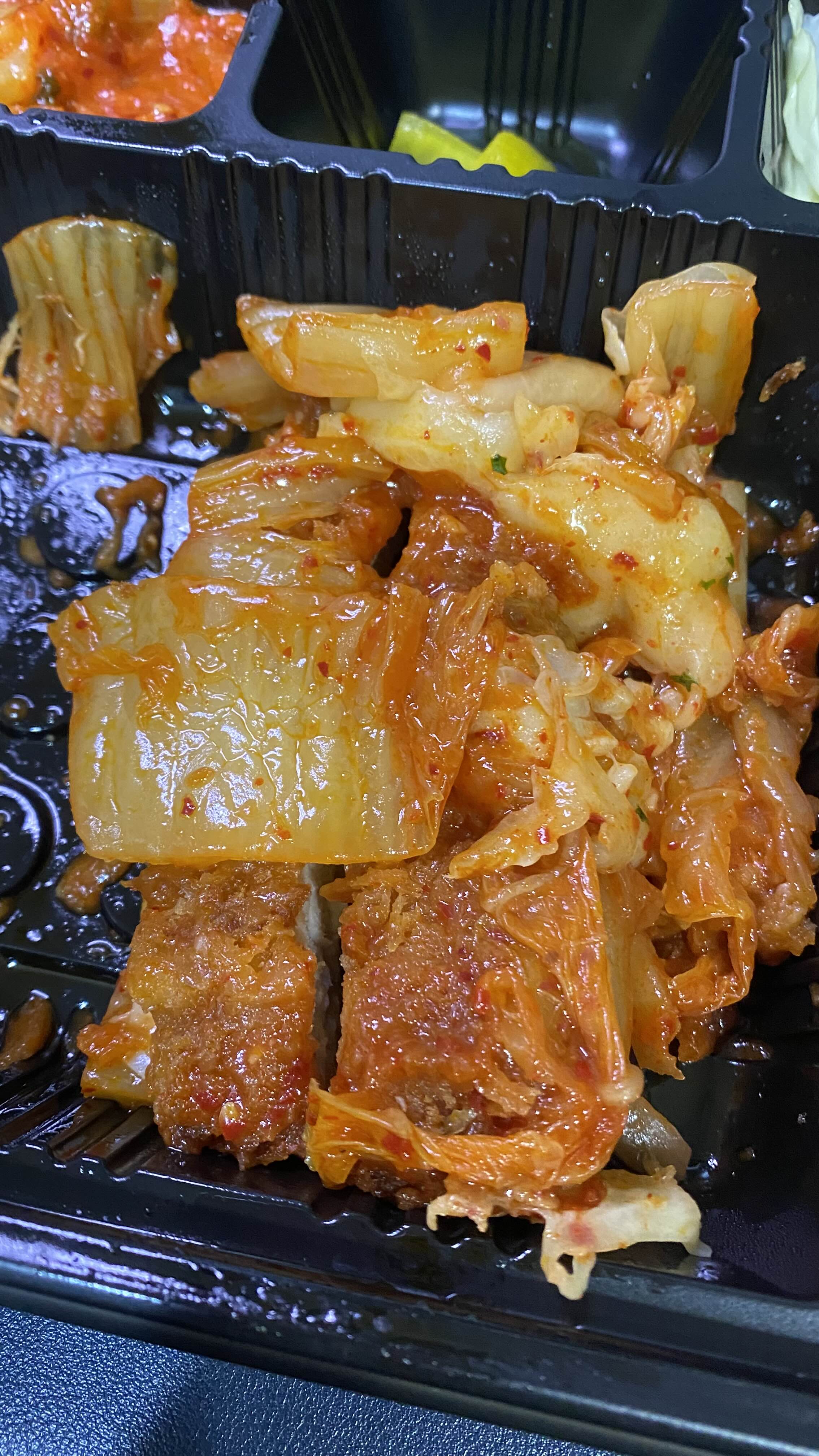 돈까스본능by놀부 김치 치즈 돈까스세트