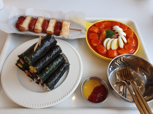  거제 분식카페 <옐로우미> 거제핫플 줄서서 떡뽁이 먹네~