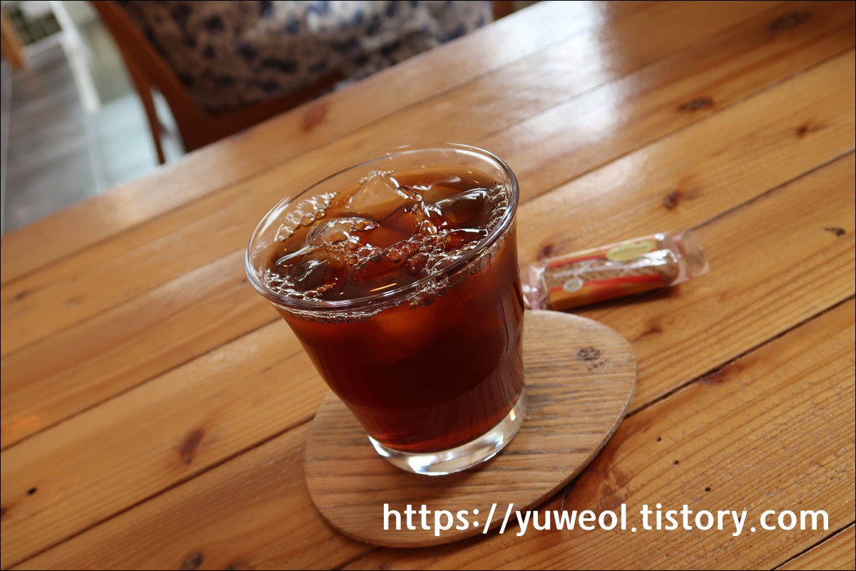  부산 영도 흰여울 문화마을 핸드드립 카페 : 손목서가