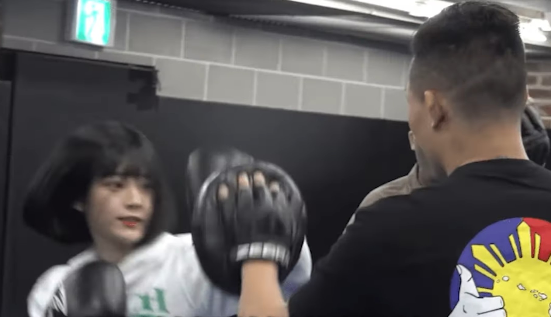 쵸단이 정찬성의 체육관을 찾아 정찬성과 복싱 훈련을 하는 모습