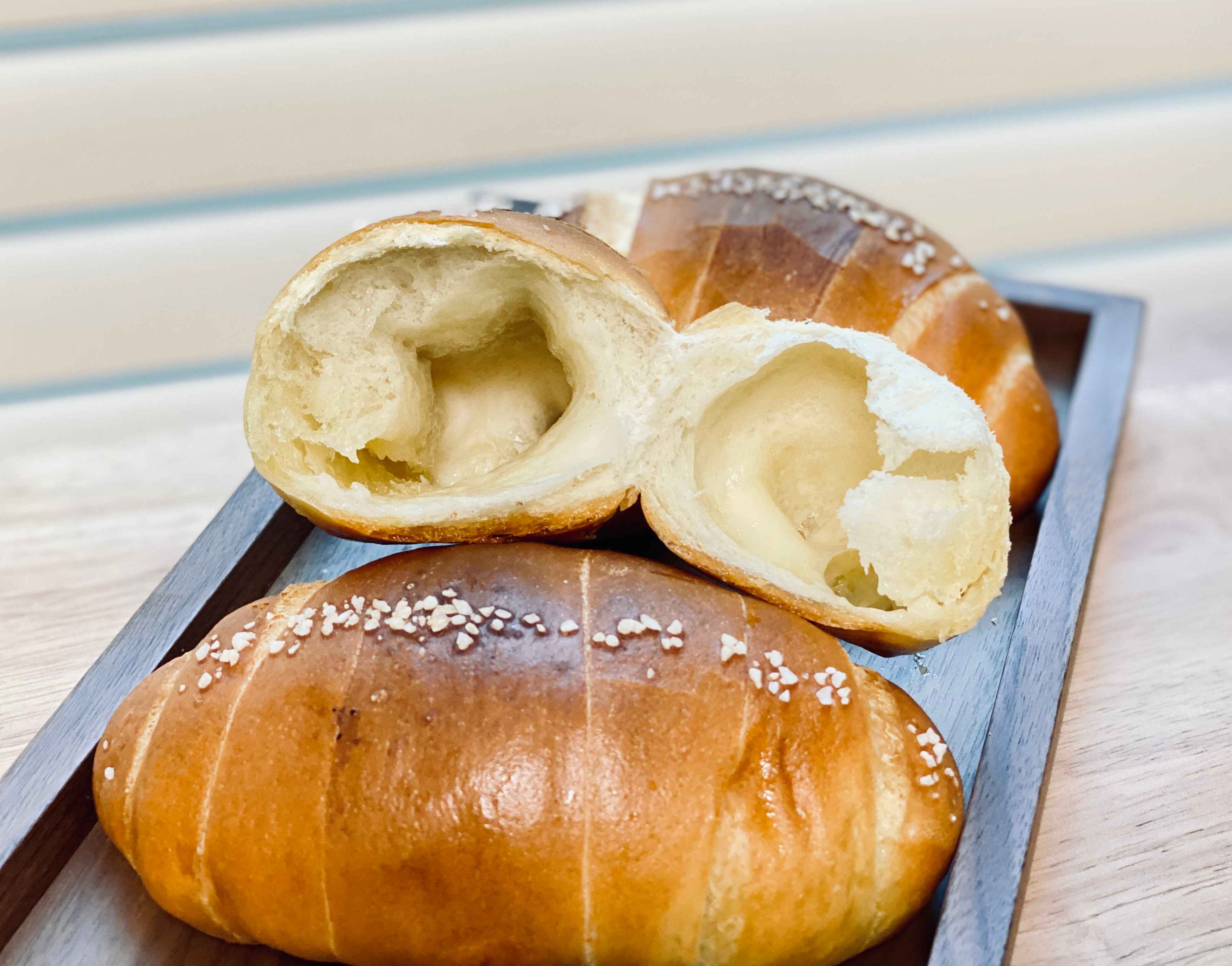 소금빵 단면