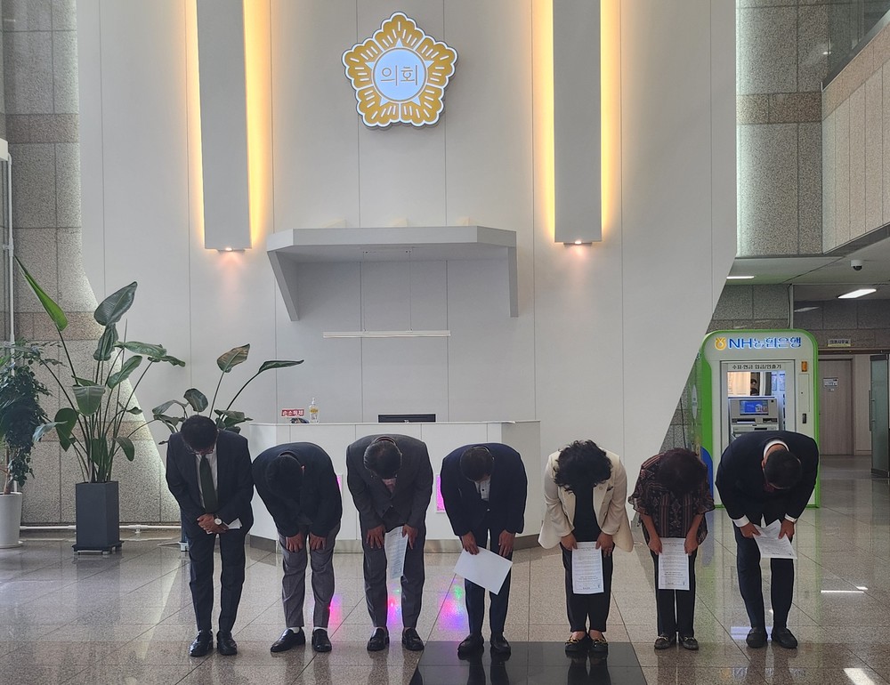 시정잡배만도 못한 국민의힘 안양시의회 시의원 식당 혈투..조폭이세요? 시정잡배만도 못한 국민의힘 안양시의회 시의원 식당 혈투..조폭이세요?