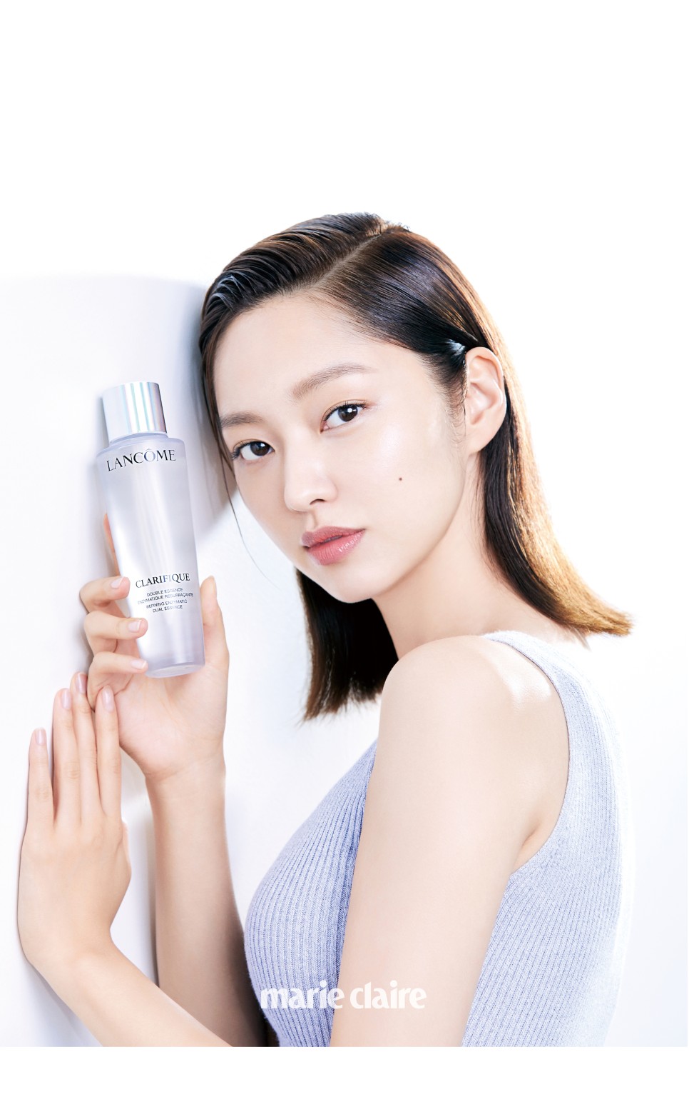 에센스! 엔자임 사이 엔스로 투명한 피부와 모공 관리를 해줍니다. 랑콤X최유화의 화보 속 클라리픽 듀얼 4