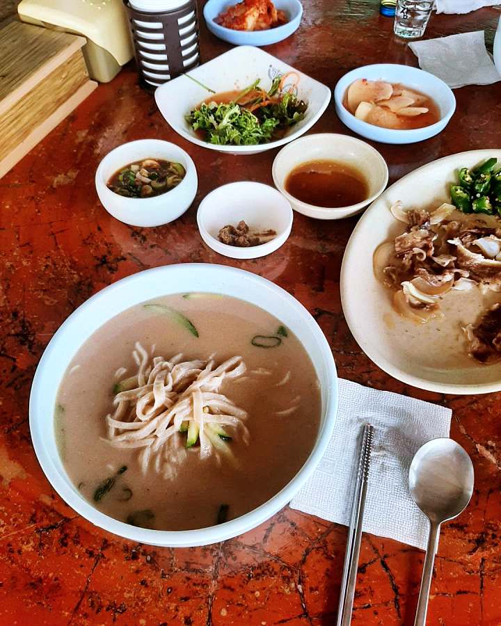 식객 허영만 백반기행 조성모 편 곡물 칼국수 발반죽 우리밀 손칼국수 소머리수육 해물파전 경주 맛집 소개