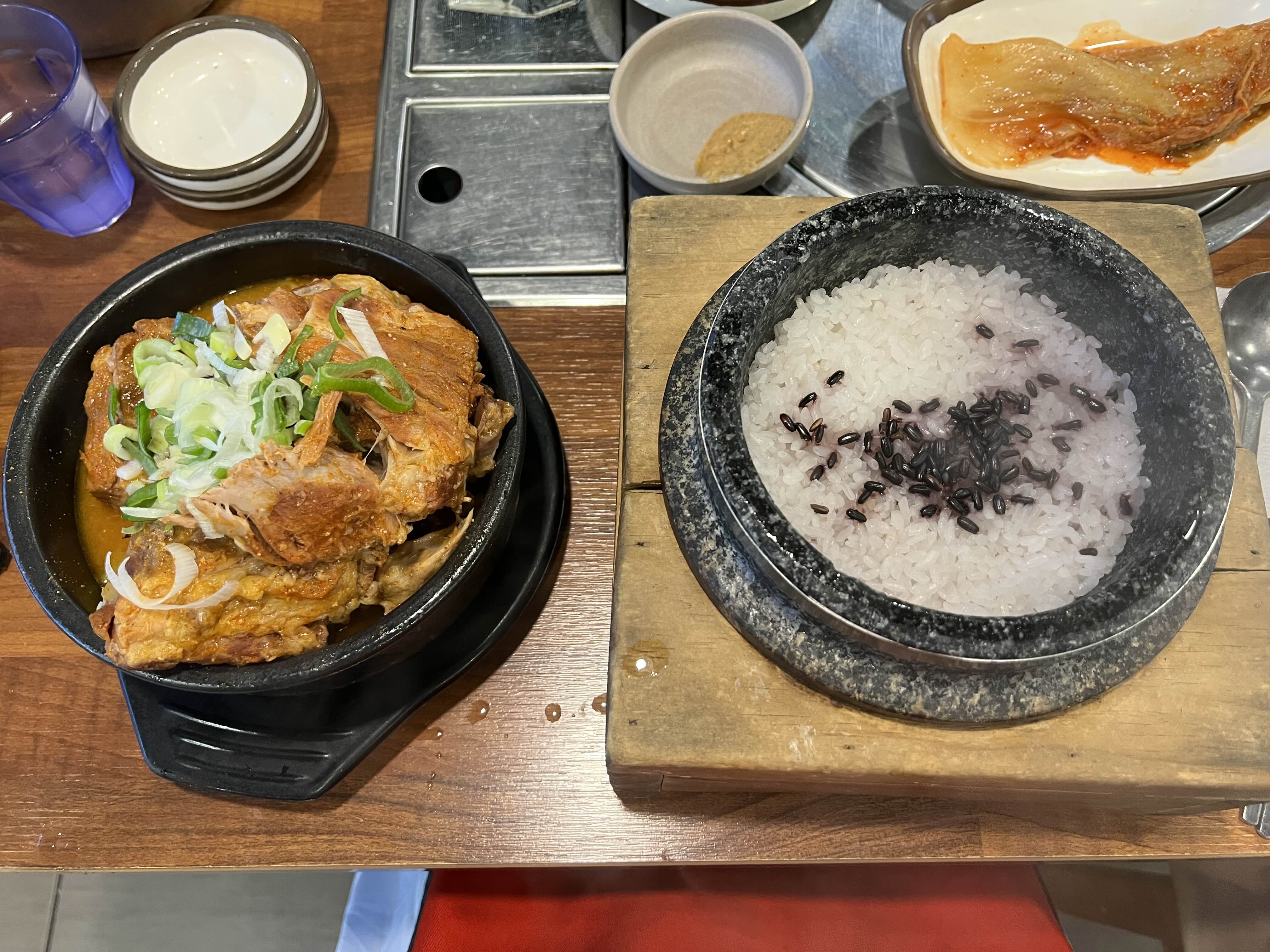 왕뼈해장국과 돌솥밥