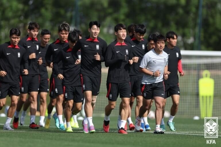 훈련중인-축구-국가대표팀