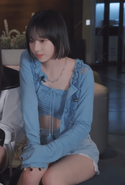  에스파 윈터 청청패션 의상 움짤 gif