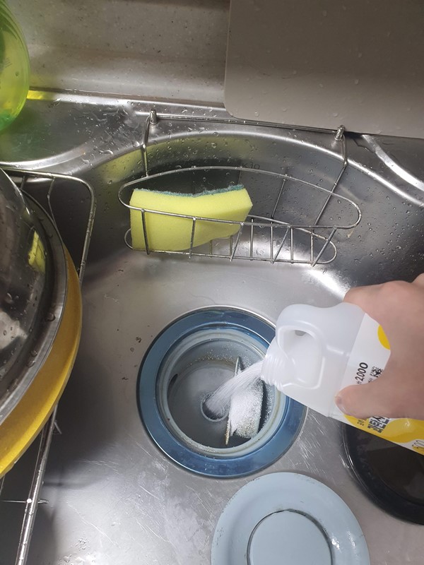  다이소 과산탄소다 싱크대 청소에 탁월한 과탄산소다 사용법 싱크대 청소로 냄새 없애봅시다