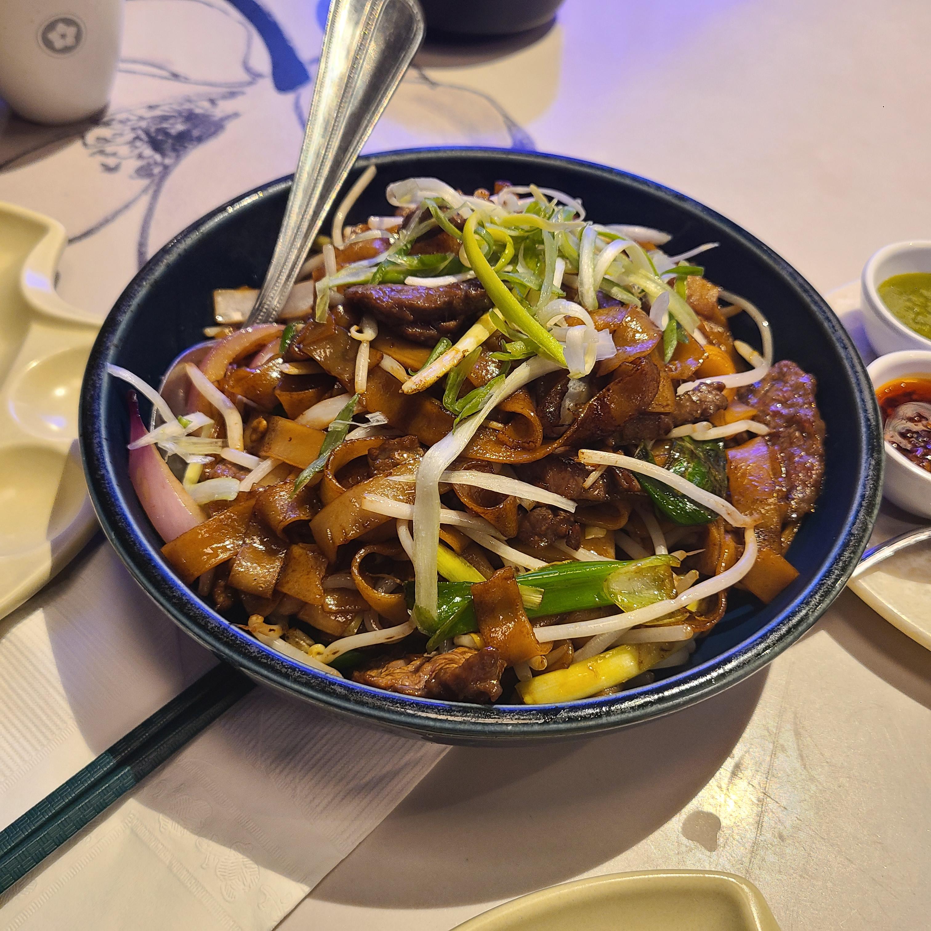 와규 소고기 차우펀 (Wagyu Beef Chow Fun)