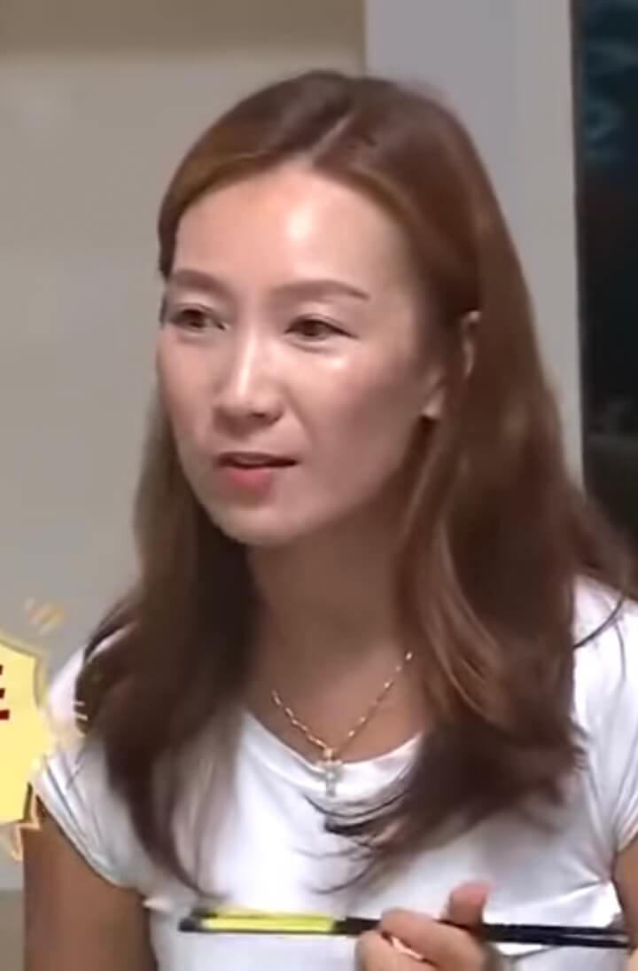 박수홍-형수-미소지으며-식사하고-있는-모습