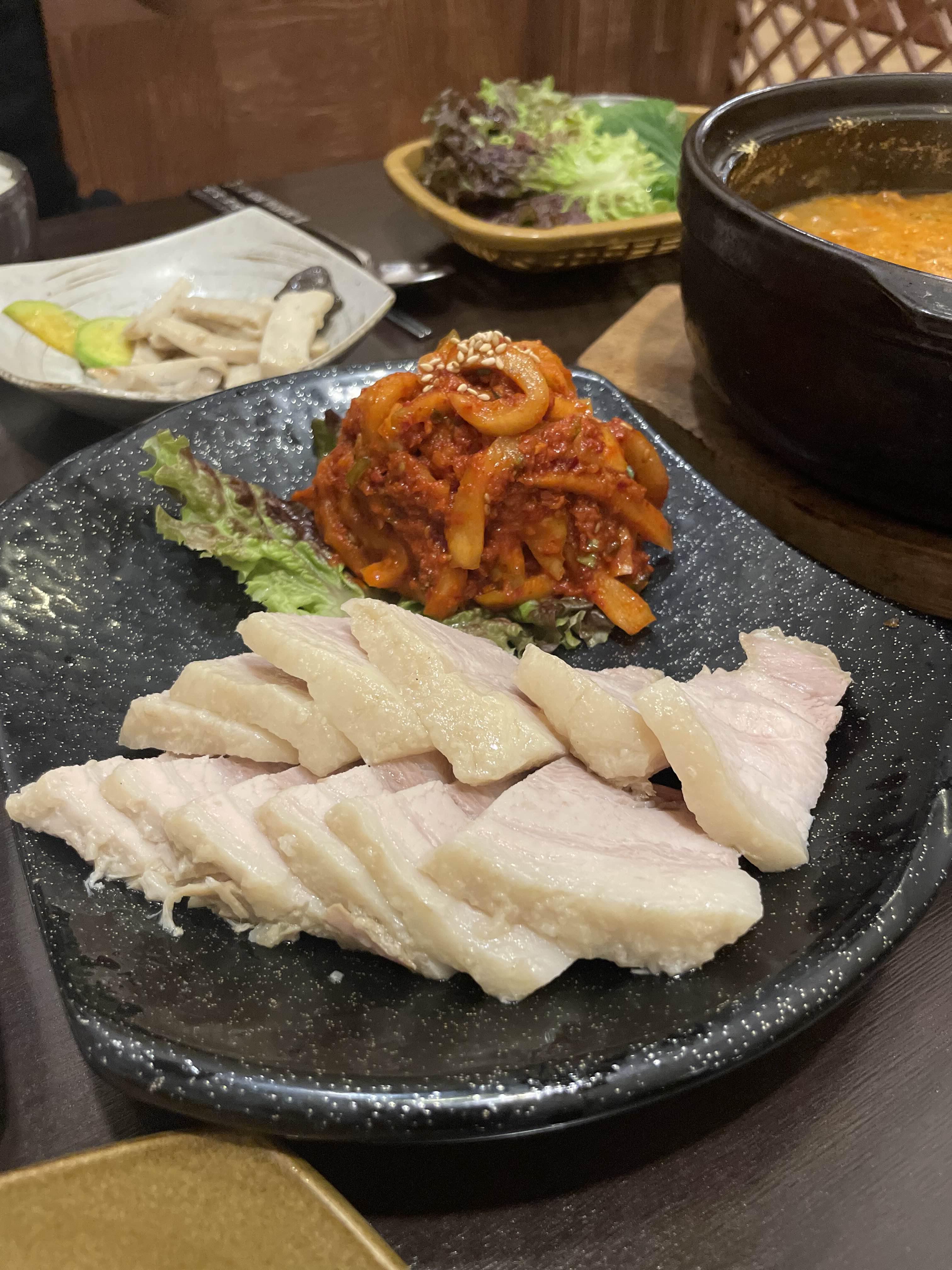  야들야들 수육이 맛있는 부뚜막