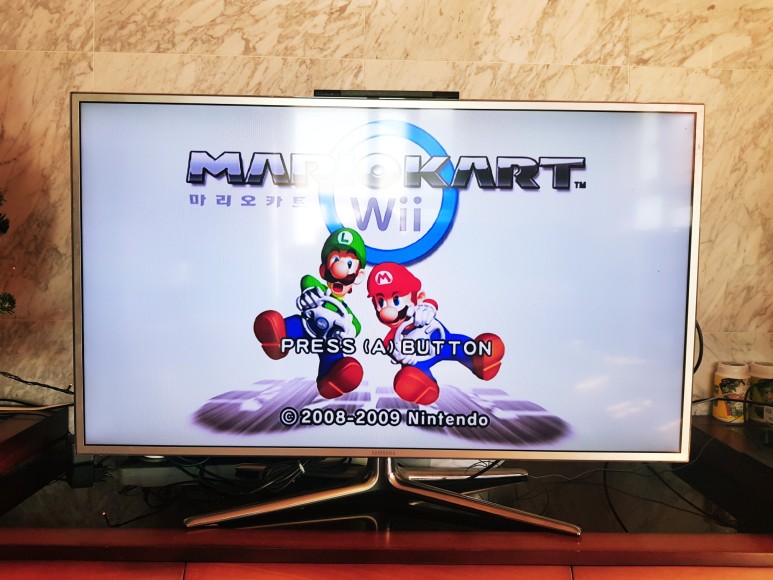 중고 닌텐도의 임기를 구입하여 We Sports, Mario Kart, Just Dance를 홈 게임으로 즐기십시오. 4