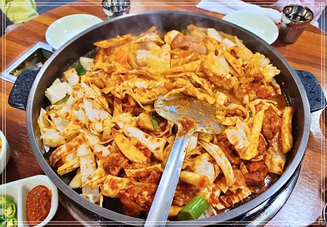 생생정보 마당 경북 경주 철판 닭갈비 맛집