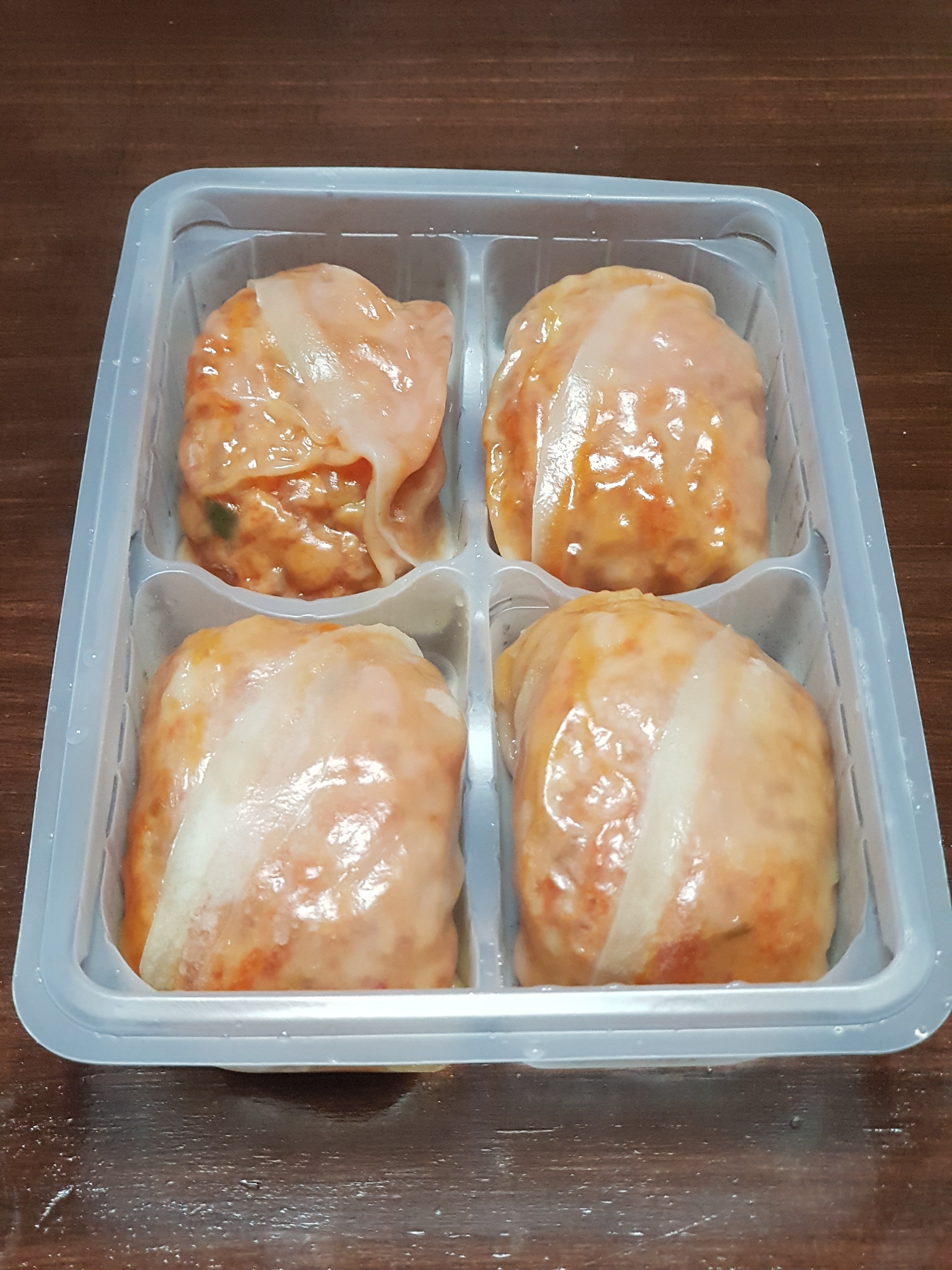  아삭한 깍두기로 매콤함이 가득한 수제만둣집 맛 비비고 김치만두