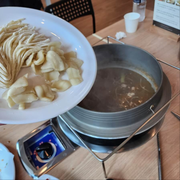인천 / 송도 샤브샤브 칼국수 맛집 바담칼국수 - 바담칼국수 - 메뉴 - 꽃쟁반 해물칼국수 인천 / 송도 샤브샤브 칼국수 맛집 바담칼국수 - 바담칼국수 - 메뉴 - 꽃쟁반 해물칼국수