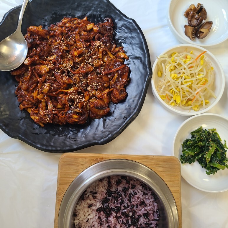  쭈꾸미볶음, 청국장 [동학사 맛집 - 텃밭] 30년 토박이가 추천하는 로컬맛집