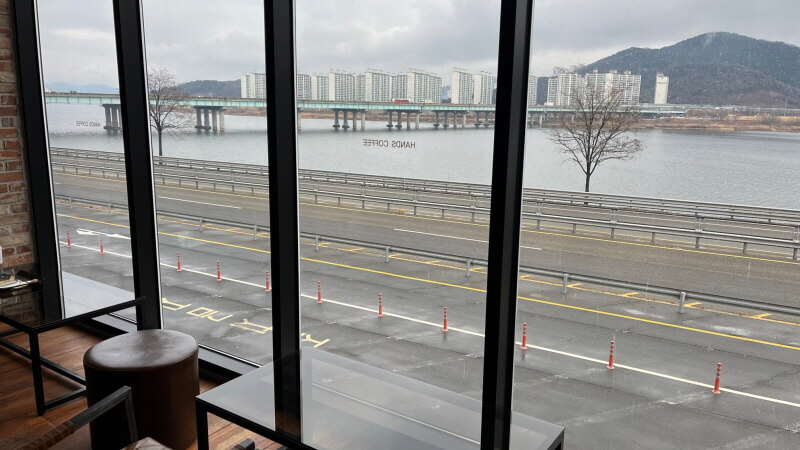 핸즈커피 남구미IC 2층 리버뷰