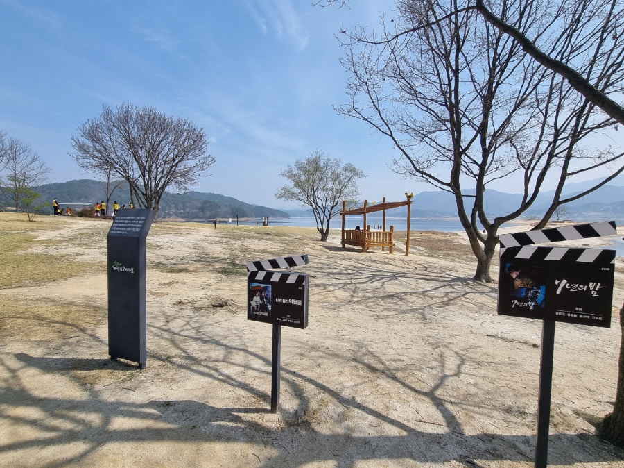 명상공원에서 촬영한 영화 및 드라마 안내판