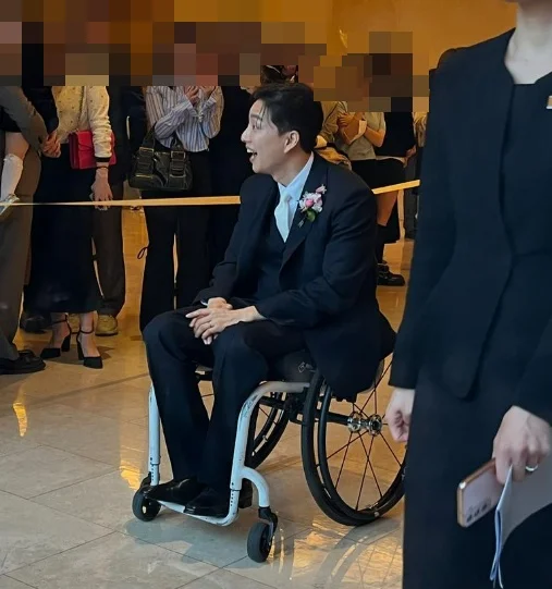송지은
박위
