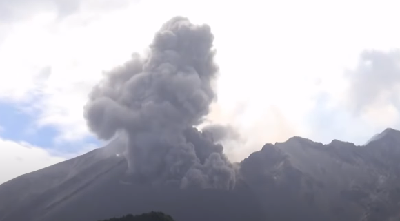 일본-사쿠라지마-화산-폭발-모습-2022년-1월28일-13시19분-분화됨