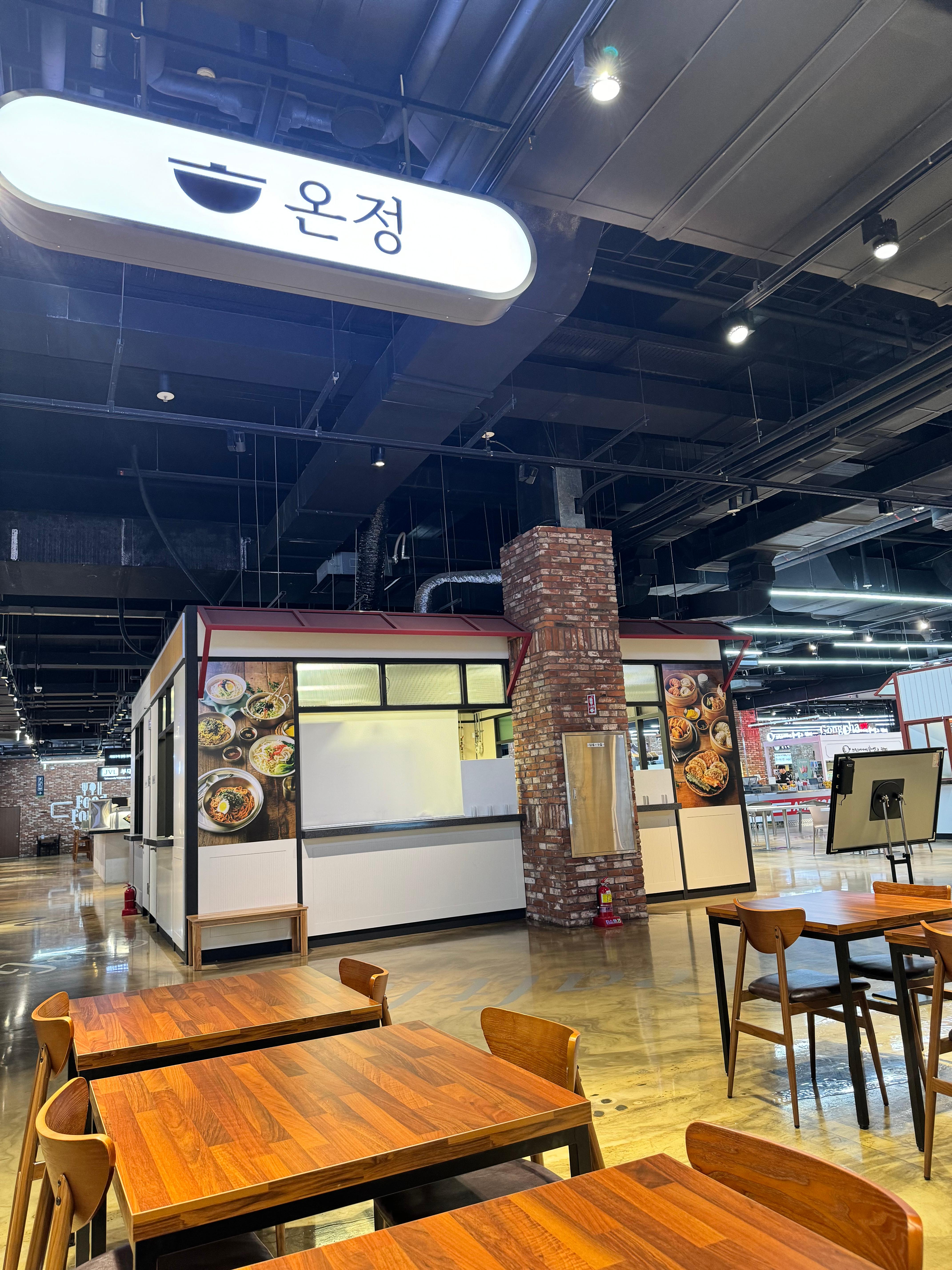 크리스피크림도넛 광양LF스퀘어점 사진 2