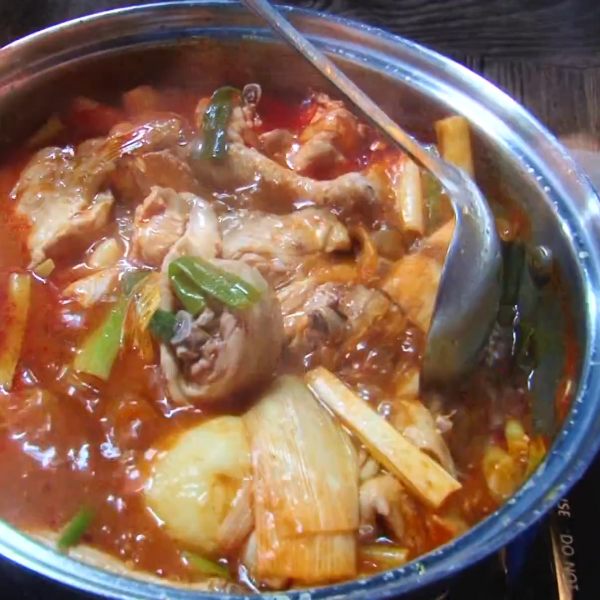  서울 광진구 화양동 맛집 8,000원 무한 닭볶음탕 11,900원 무한 감자탕 '홍&뽕' 생생정보