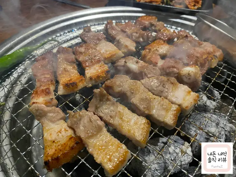 문래동맛집 &amp;#39;문래발할라 창작돼지&amp;#39; 벌집 듀록 흑돼지 삼겹살 비교