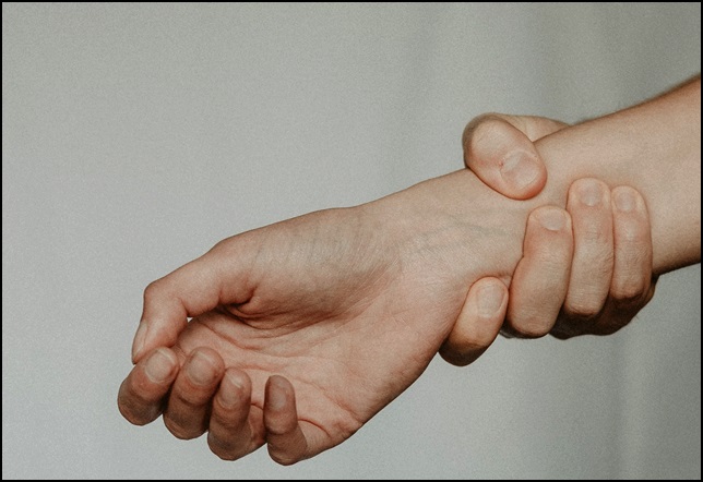  손목 터널 증후군 증상 원인
