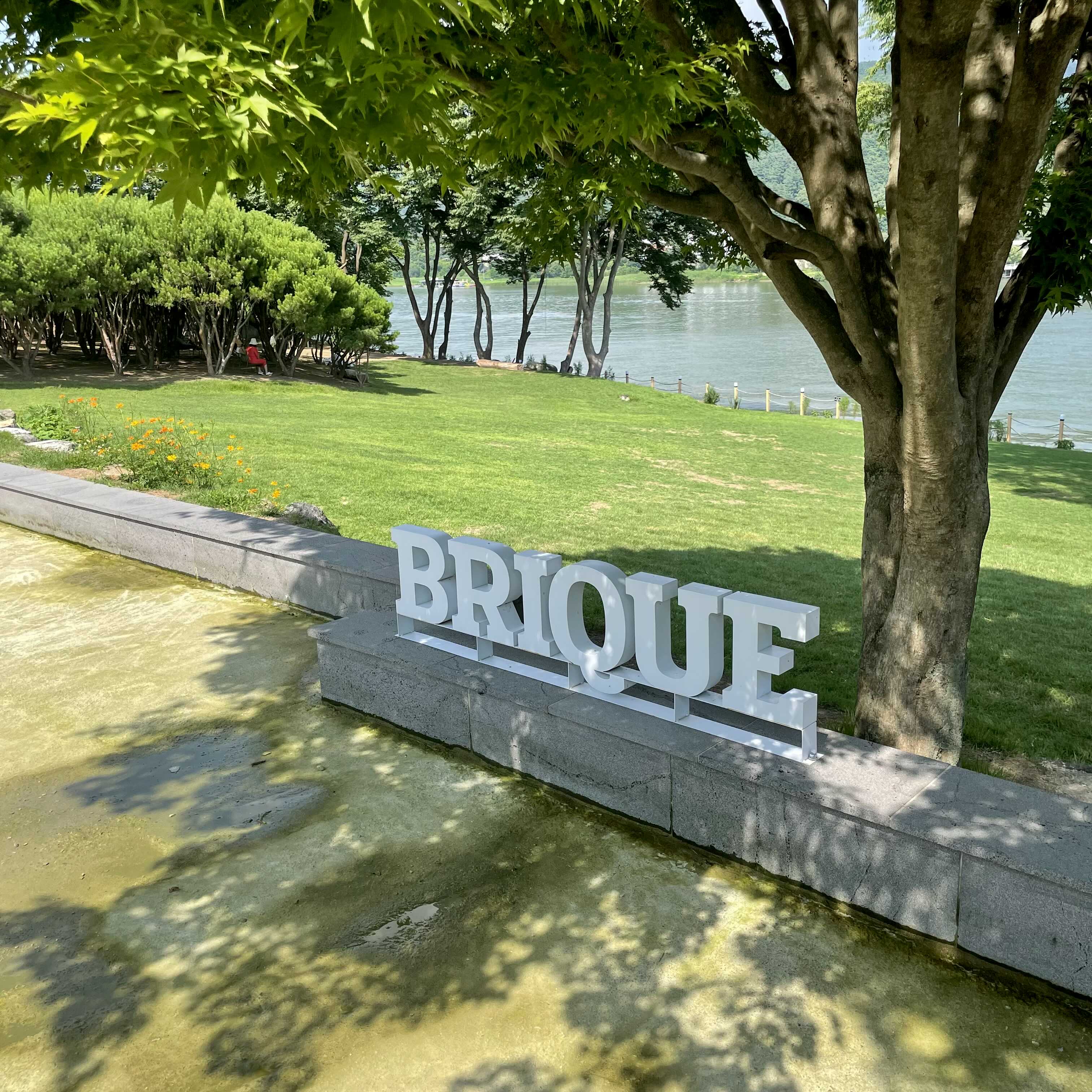 브리끄(brique) 이미지