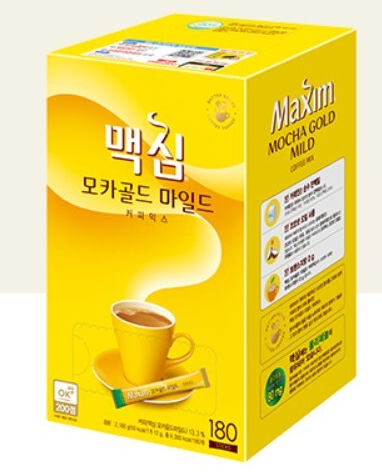 커피제품 맥심 모카골드 제품 사진&#44; 노란색 박스