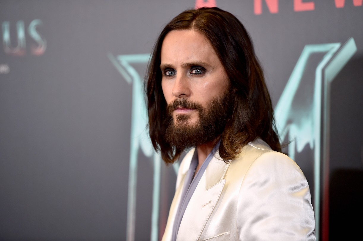  영화 '모비우스' 자레드 레토 (Jared Leto) 최근 레이스 망토를 하고 시사회 포착
