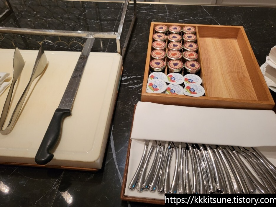 롯데호텔 이그제큐티브타워 라운지 르살롱 해피아워 잼과 나이프